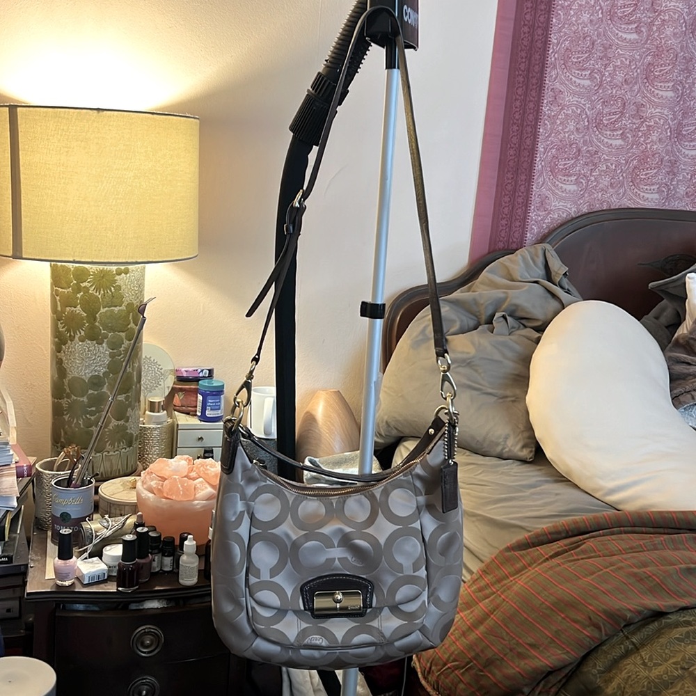 SALE!! DEAL!! Coach Logo Golden Taupe Y2K Hobo Bag w/ Gold Hardware & 2 Straps - Picture 2 of 8